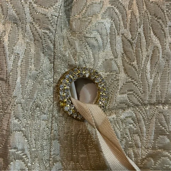 Elegant Gold Sleeveless Dress - Picture 8 of 13